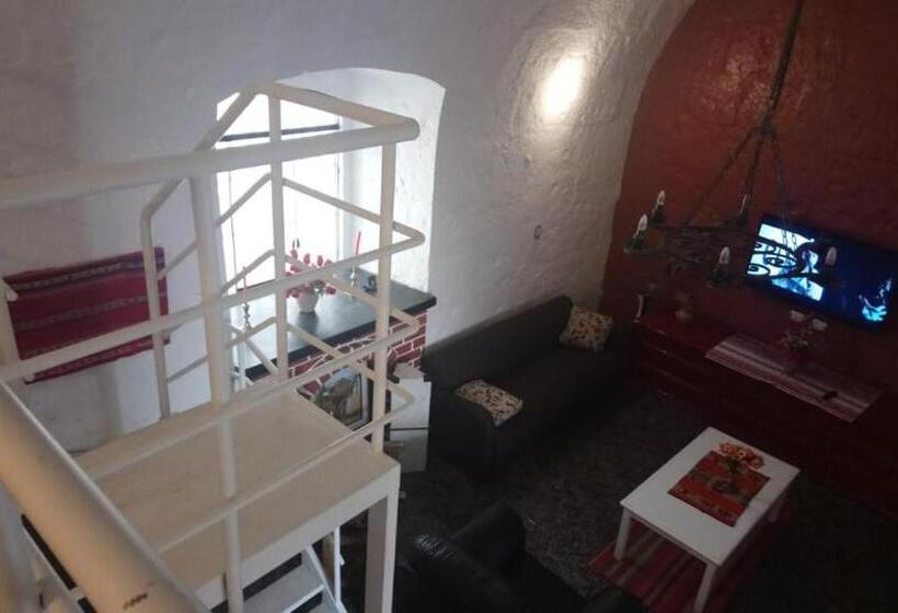 سوییت خانوادگی, La Casa De Ana Peru