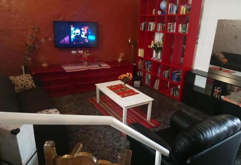 سوییت خانوادگی, La Casa De Ana Peru