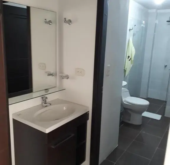 Standard Yhden Hengen Huone, Alhambra Torre B