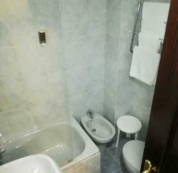 اتاق اکونومی, Alojamientos Albor I