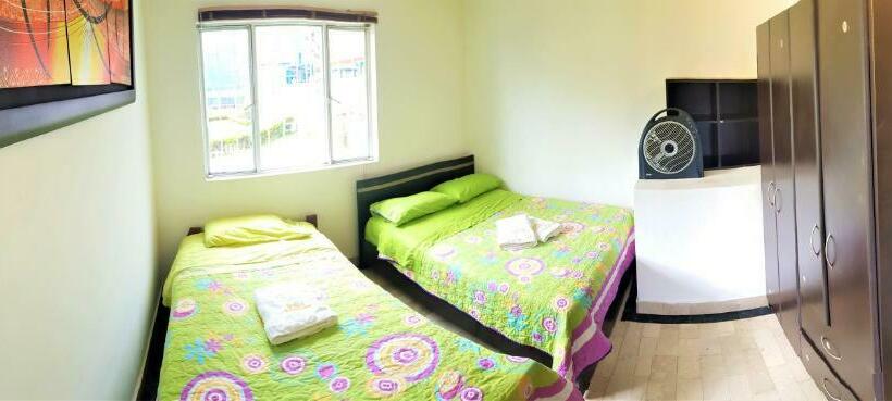 בית, 3 חדרי שינה, Barcelona Chinauta