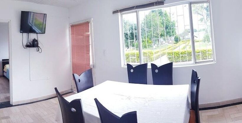 חדר משפחתי, Barcelona Chinauta