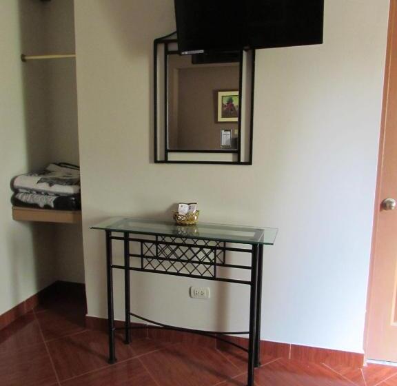 اتاق استاندارد با سرویس بهداشتی مشترک, Bohemia