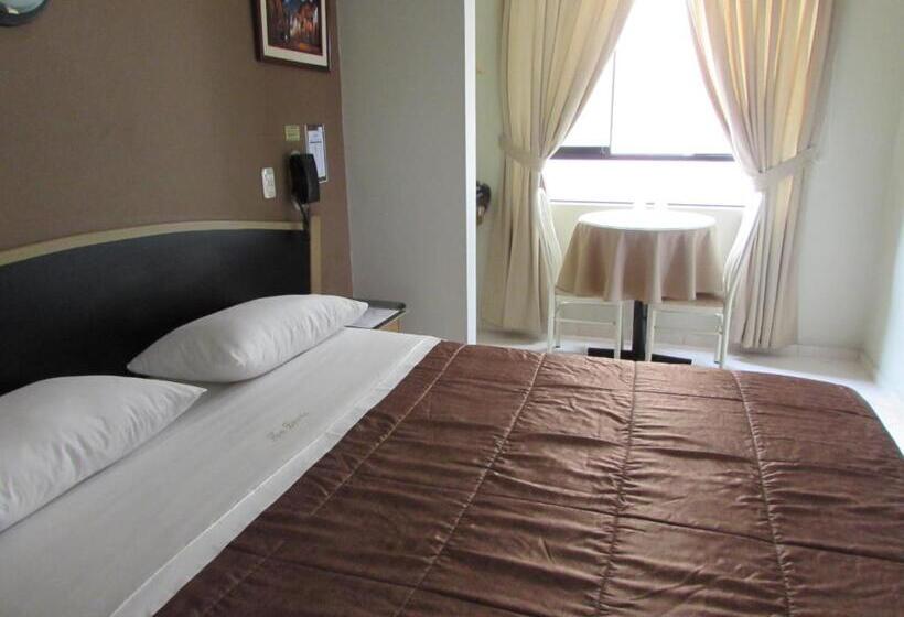 اتاق استاندارد با وان آب گرم, Bohemia