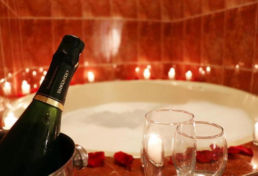 اتاق استاندارد با وان آب گرم, Bohemia