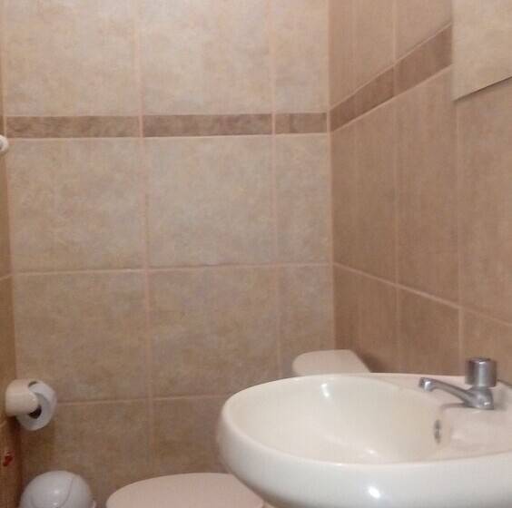 اتاق استاندارد سه نفره, Buen Pastor   Hostel