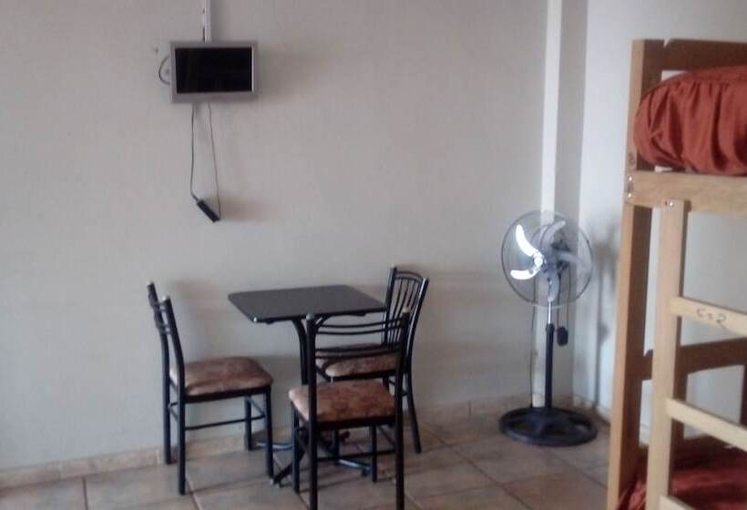 تختخواب در اتاق مشترک, Buen Pastor   Hostel