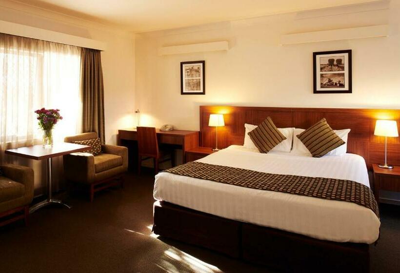 Люкс Повышенной Комфортности, Chinchilla Downtown Motor Inn