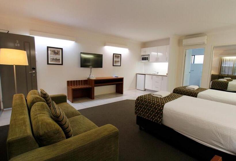 Люкс Повышенной Комфортности, Chinchilla Downtown Motor Inn