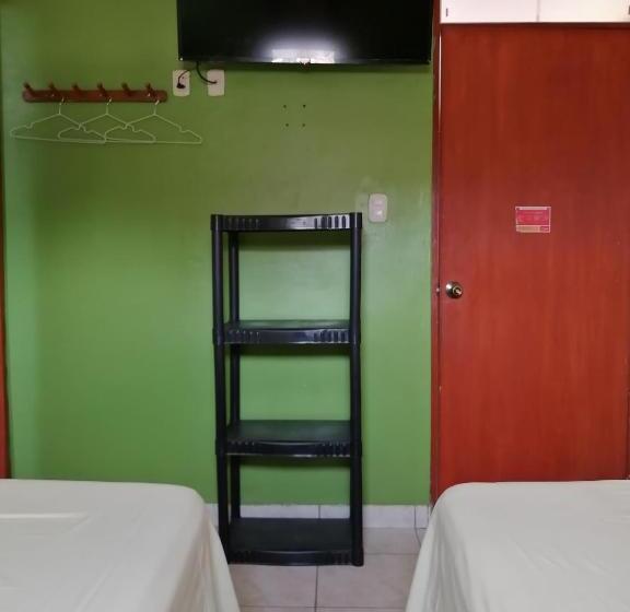 스탠다드 룸, Hostal Boulevard