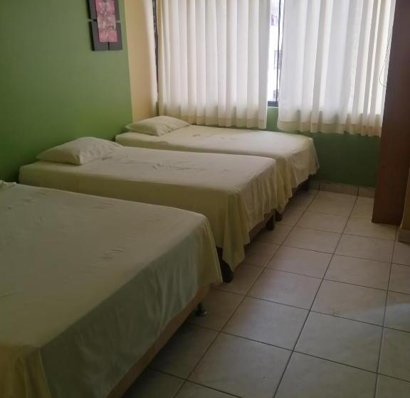 חדר משפחתי, Hostal Boulevard