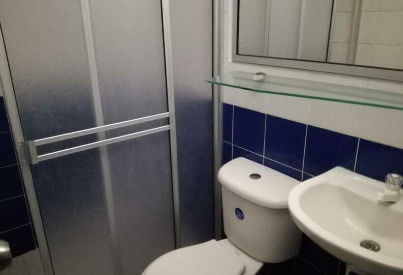 اتاق استاندارد سه نفره, La Fragata