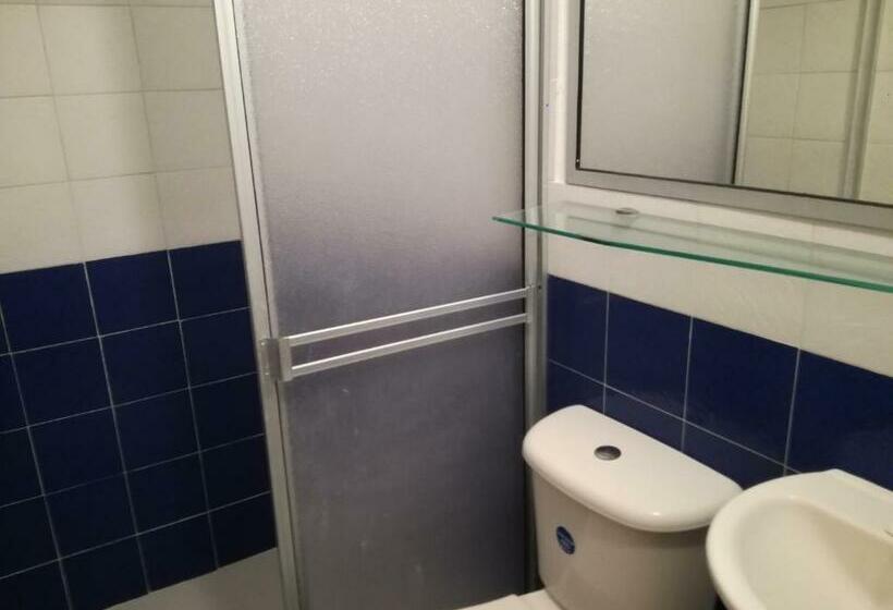 اتاق استاندارد سه نفره, La Fragata