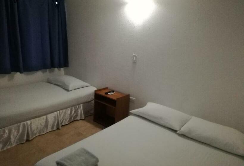 اتاق استاندارد سه نفره, La Fragata