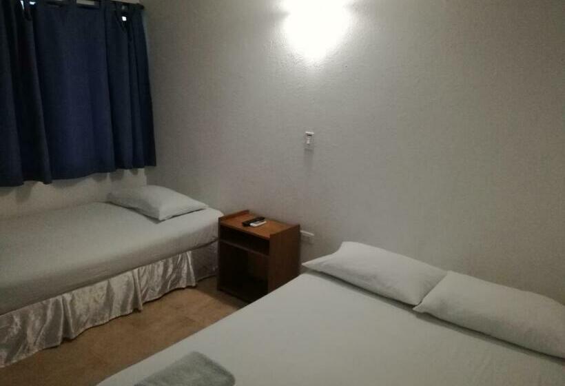 اتاق استاندارد سه نفره, La Fragata