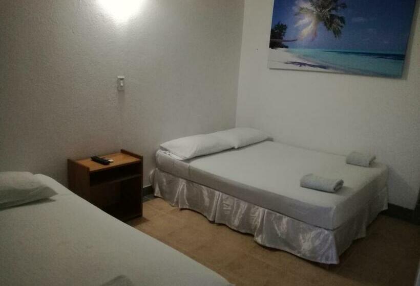 اتاق استاندارد سه نفره, La Fragata