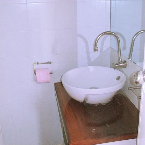 غرفة قياسية فردية, Mea Culpa Kampot