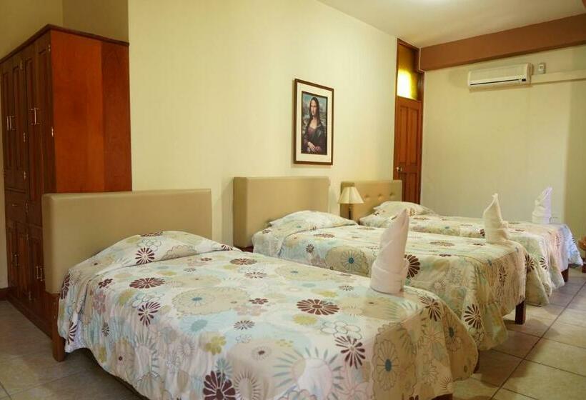 غرفة قياسية ثلاثية, Oro Verde & Suites