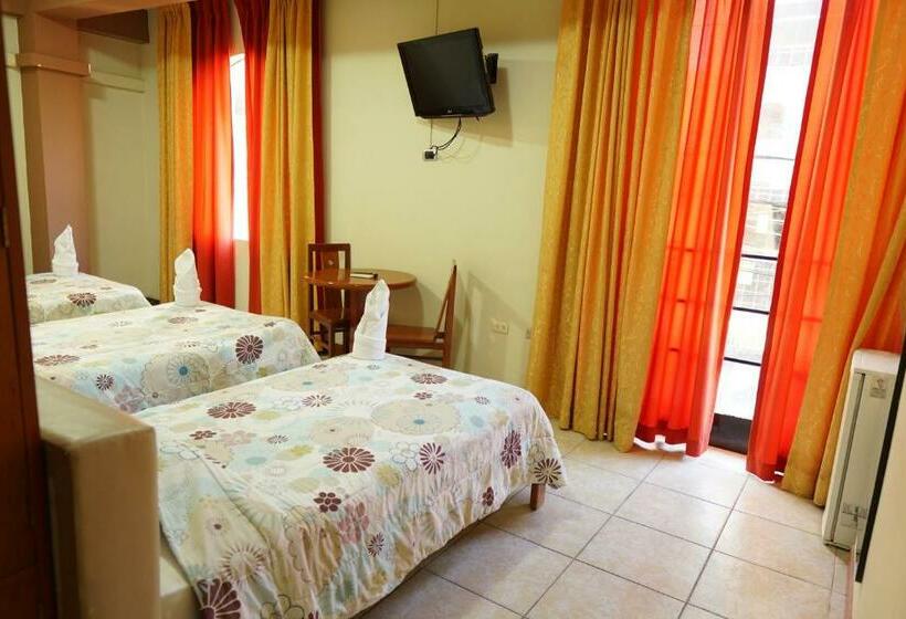 غرفة قياسية ثلاثية, Oro Verde & Suites