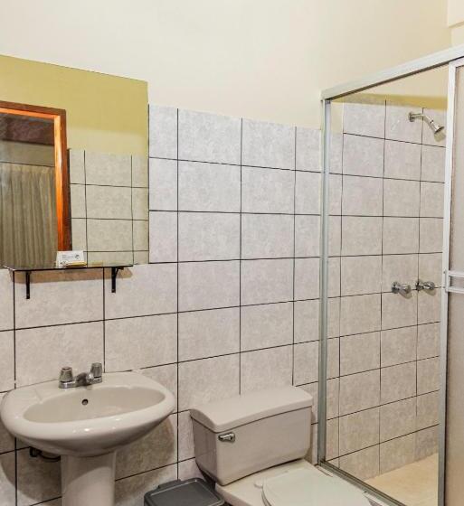 غرفة قياسية ثلاثية, Oro Verde & Suites