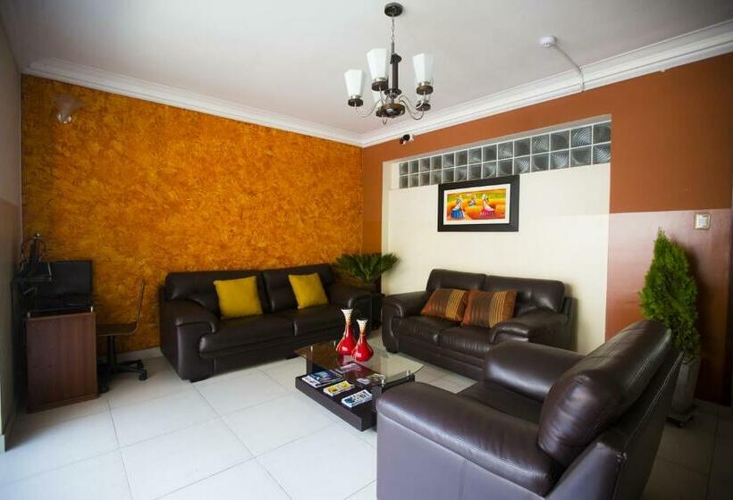 标准单人间, Tinkus Inn