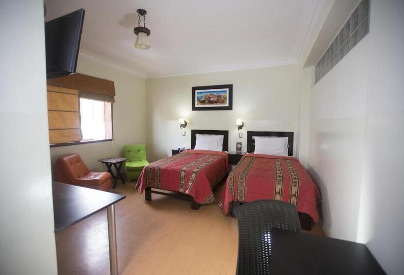 标准三人间, Tinkus Inn