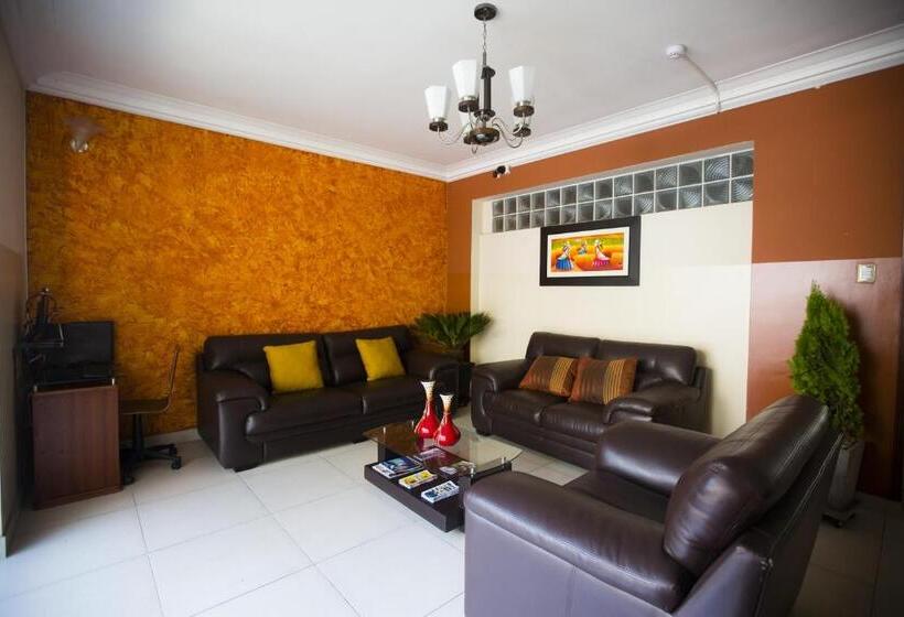 标准三人间, Tinkus Inn