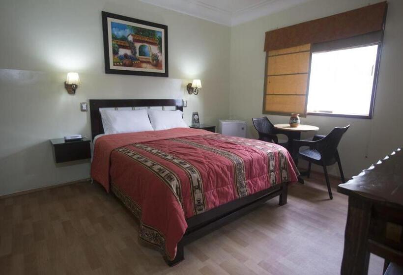 标准三人间, Tinkus Inn