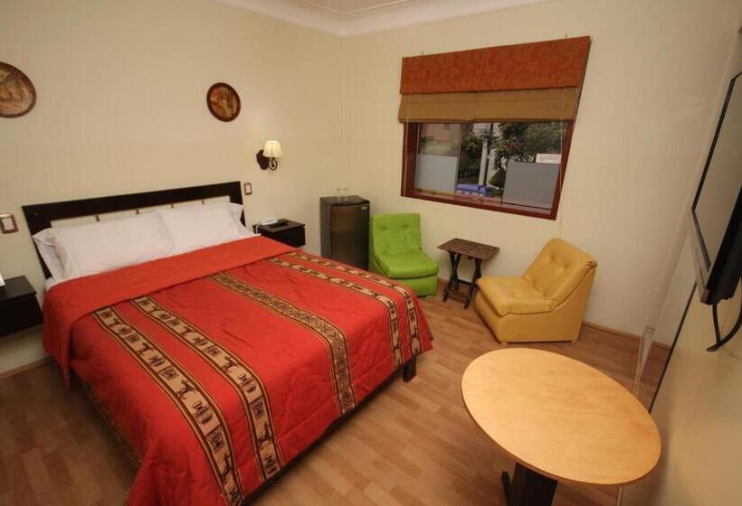 高级大房间, Tinkus Inn