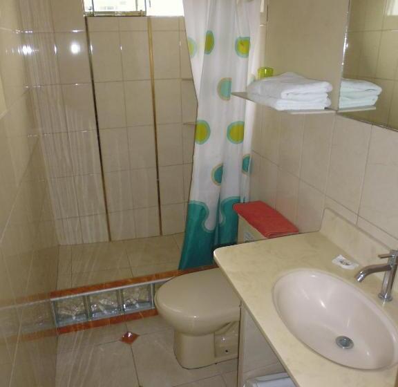 高级大房间, Tinkus Inn