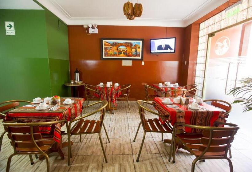 高级大房间, Tinkus Inn