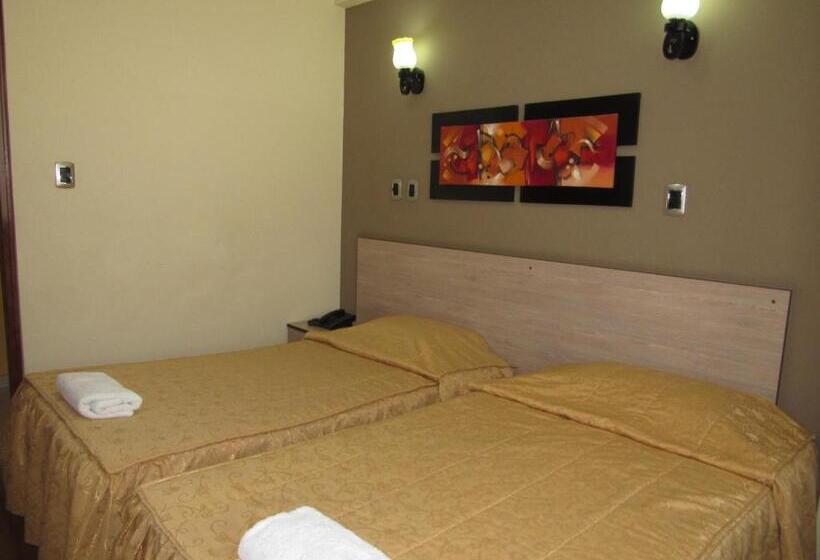 חדר סטנדרט לשלושה, Torresur Tacna
