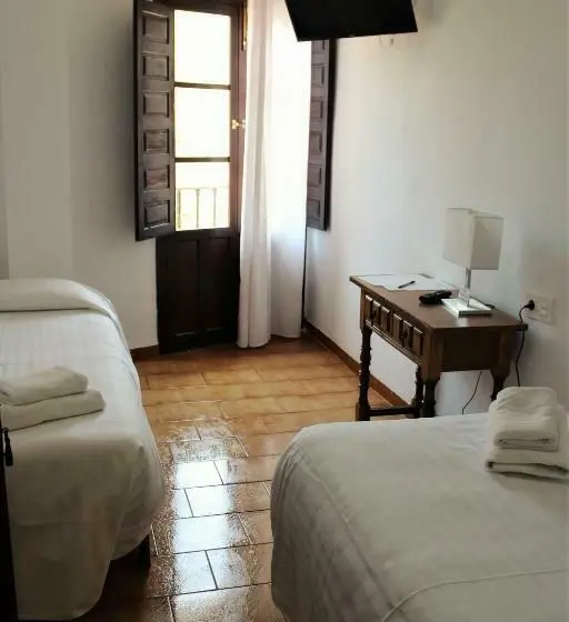 Standard Neljän Hengen Huone, Pension Sevillano