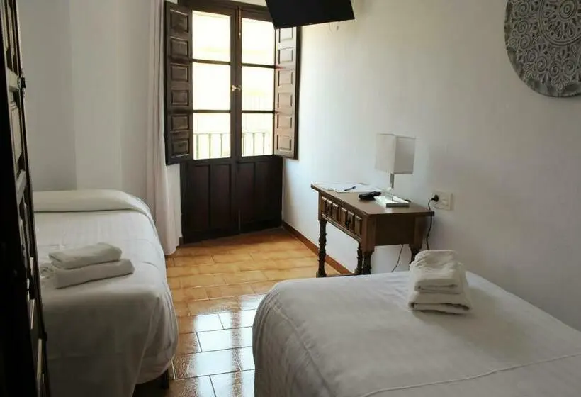 Standard Neljän Hengen Huone, Pension Sevillano