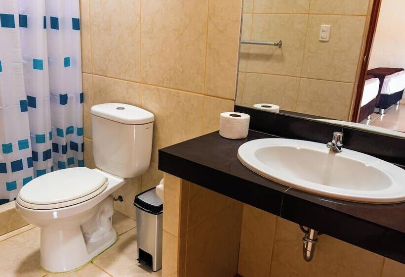 スーペリアトリプルルーム, Qala Hotel & Resorts