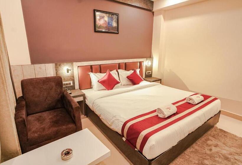 Номер Deluxe, New Unique Inn