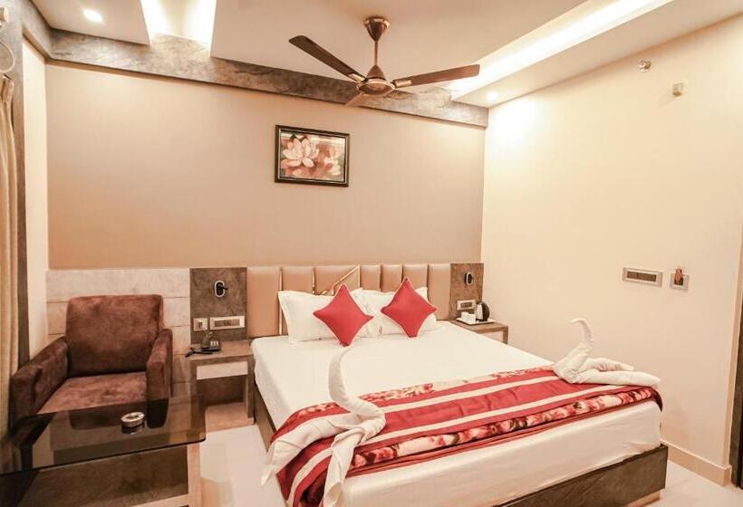 Номер Deluxe, New Unique Inn