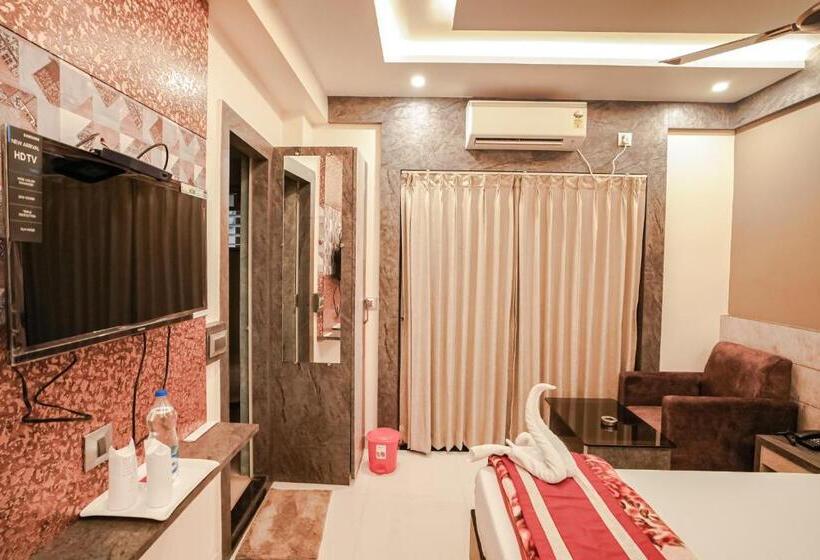 Номер Deluxe, New Unique Inn