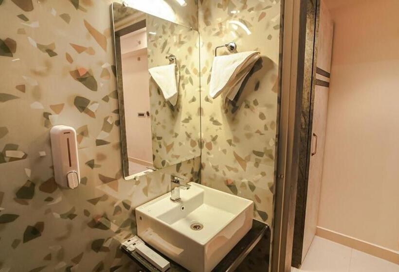 Номер Стандарт Вид на Бассейн, New Unique Inn