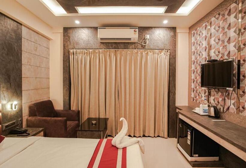 Номер Стандарт Вид на Бассейн, New Unique Inn