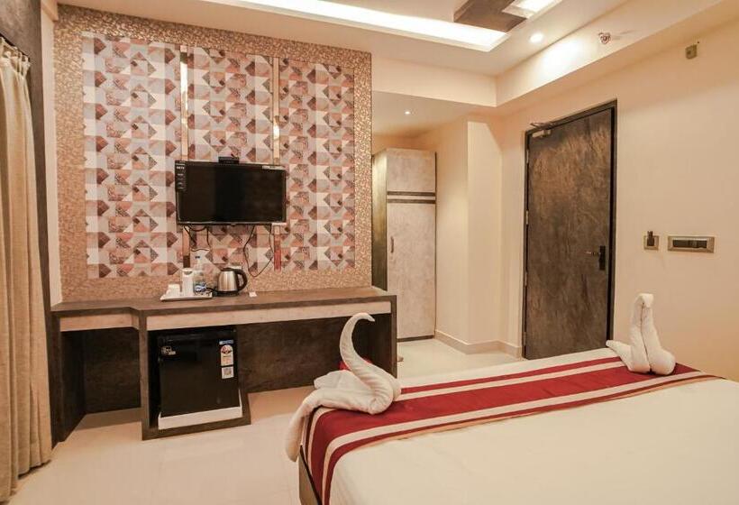 Номер Стандарт Вид на Бассейн, New Unique Inn