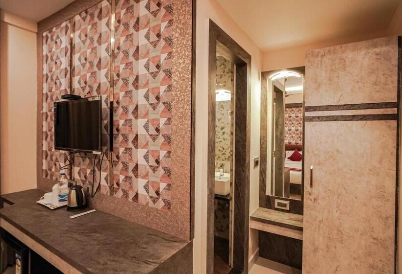 Номер Стандарт Вид на Бассейн, New Unique Inn