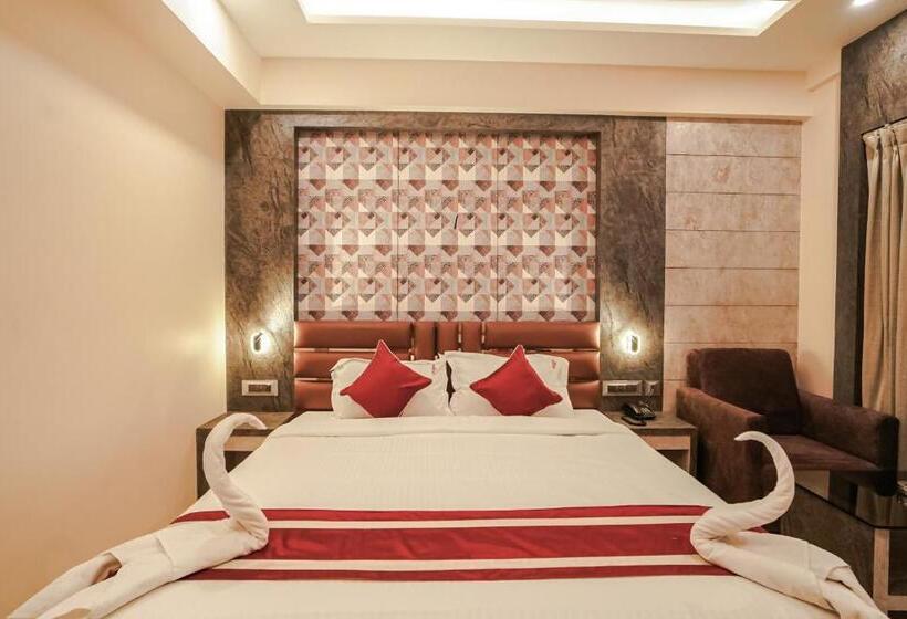 Номер Стандарт Вид на Бассейн, New Unique Inn