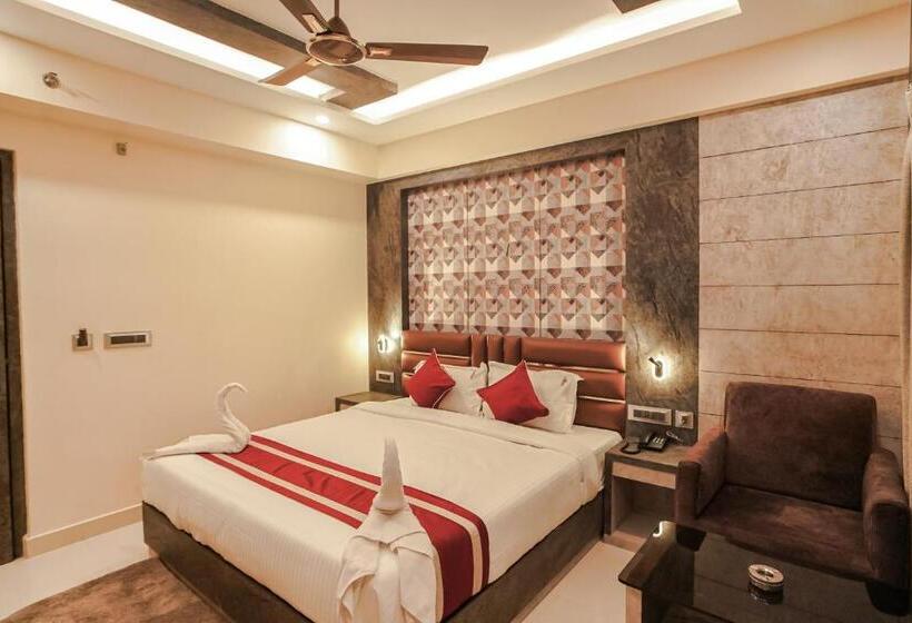 Номер Стандарт Вид на Бассейн, New Unique Inn