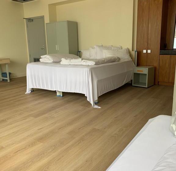 اتاق استاندارد چهار تخته با چشم‌انداز دریا, Garden Hostel