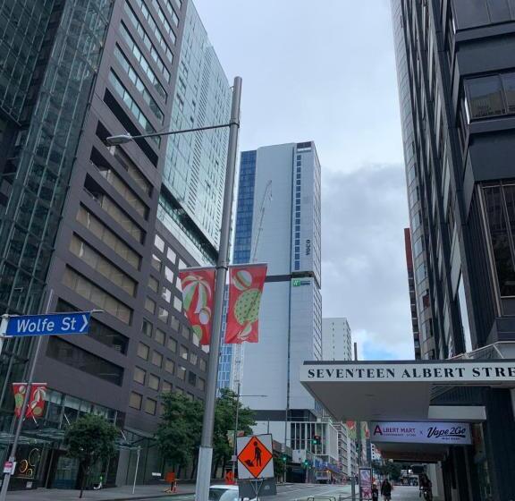 اتاق خانوادگی با چشم‌انداز دریا, Garden Hostel