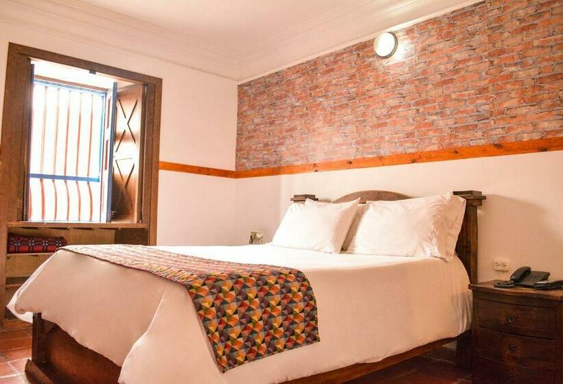 古典房间, Cacique Real