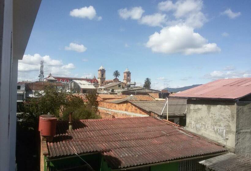 舒适型房间, Cacique Real