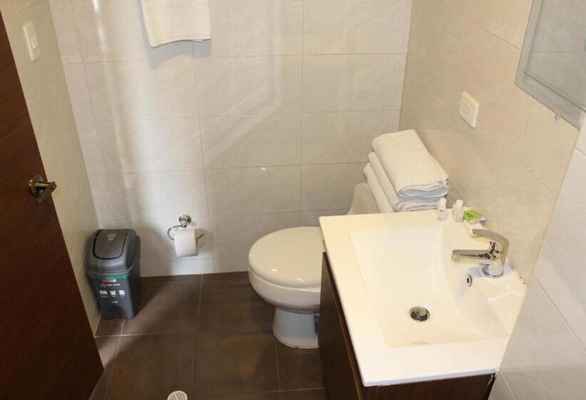 舒适三人间, Cacique Real