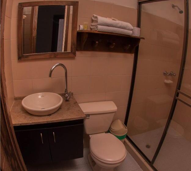 古典房间, Cacique Real